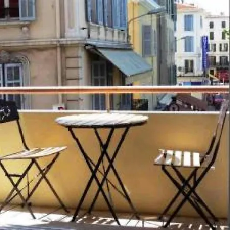 Sleeps 4 Air Con Cannes