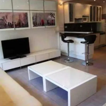 Apartment Sleeps 4 Air Con Cannes