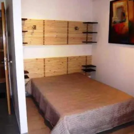 Sleeps 4 Air Con
