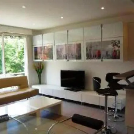 Sleeps 4 Air Con Appartement